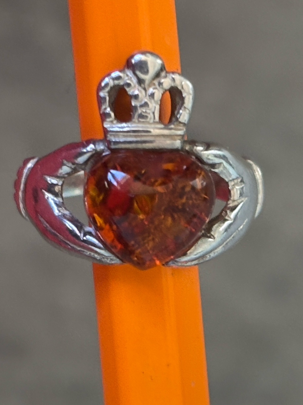 .925 Sterling Silver AMBER CLADDAGH RING Vintage 1970’s